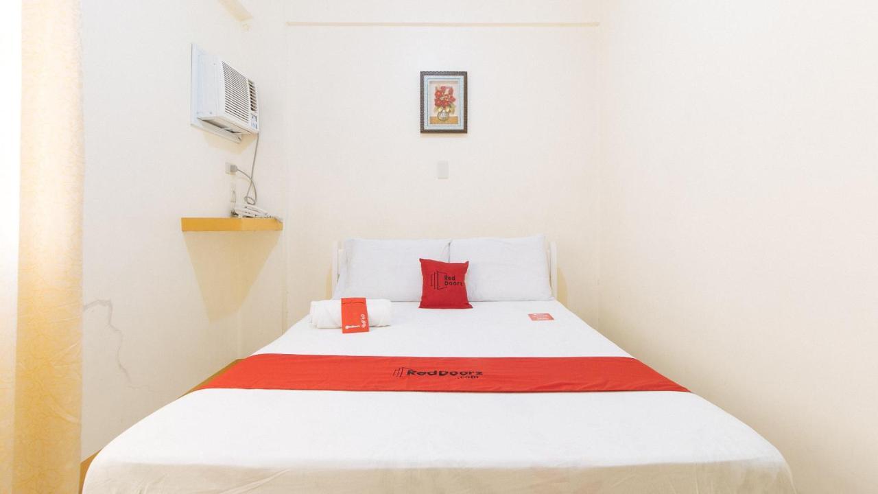 RedDoorz @ Golden Skye Hotel Guagua Buitenkant foto