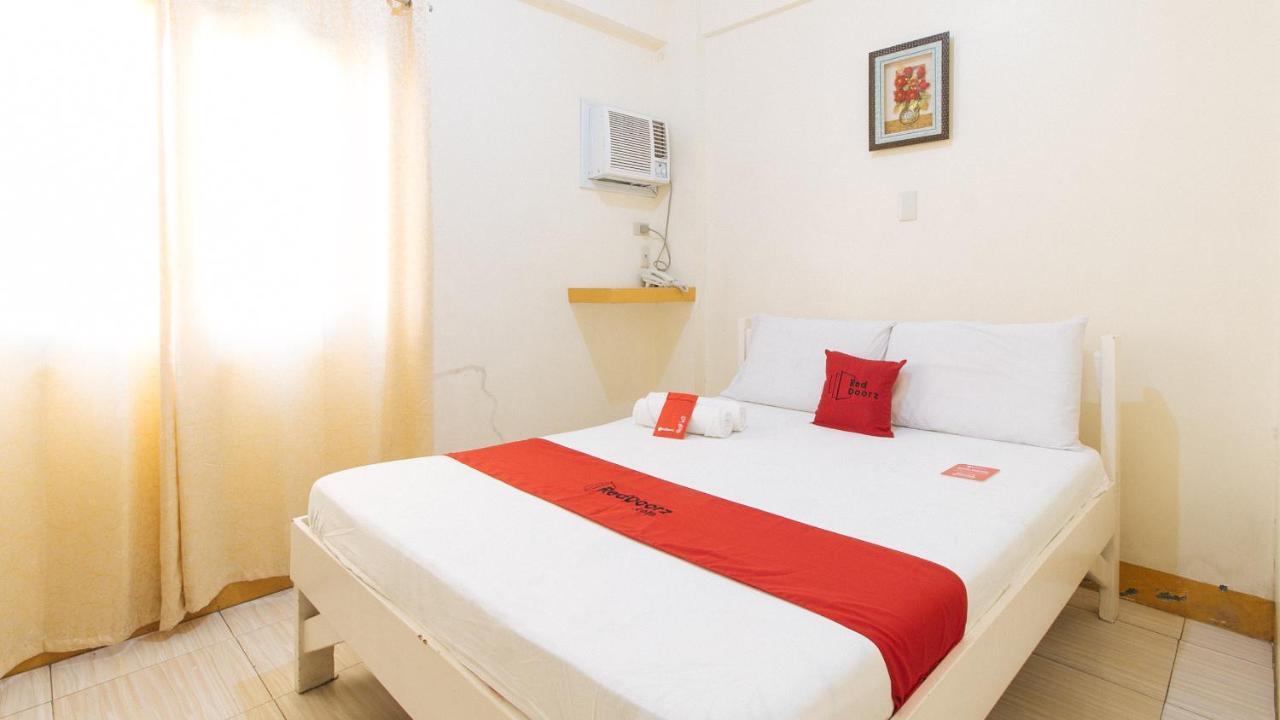 RedDoorz @ Golden Skye Hotel Guagua Buitenkant foto