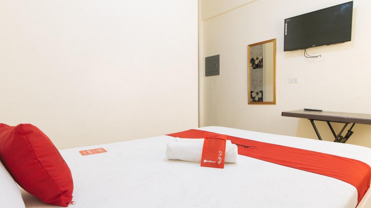 RedDoorz @ Golden Skye Hotel Guagua Buitenkant foto