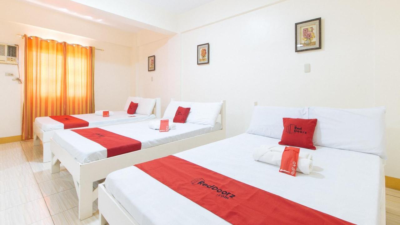 RedDoorz @ Golden Skye Hotel Guagua Buitenkant foto