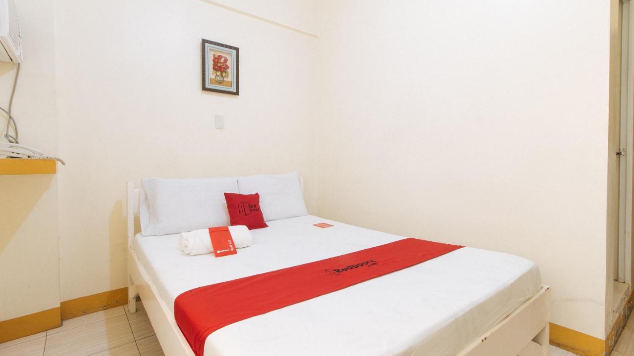 RedDoorz @ Golden Skye Hotel Guagua Buitenkant foto