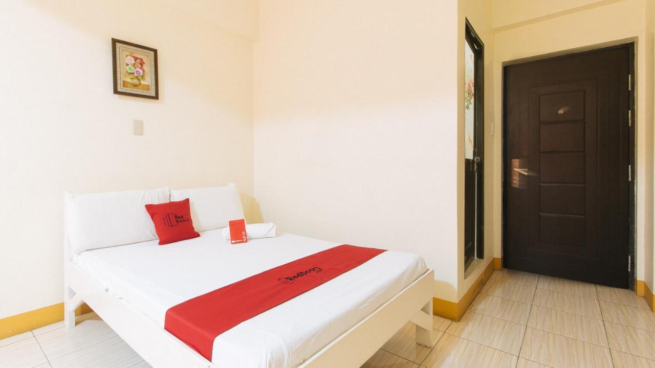 RedDoorz @ Golden Skye Hotel Guagua Buitenkant foto