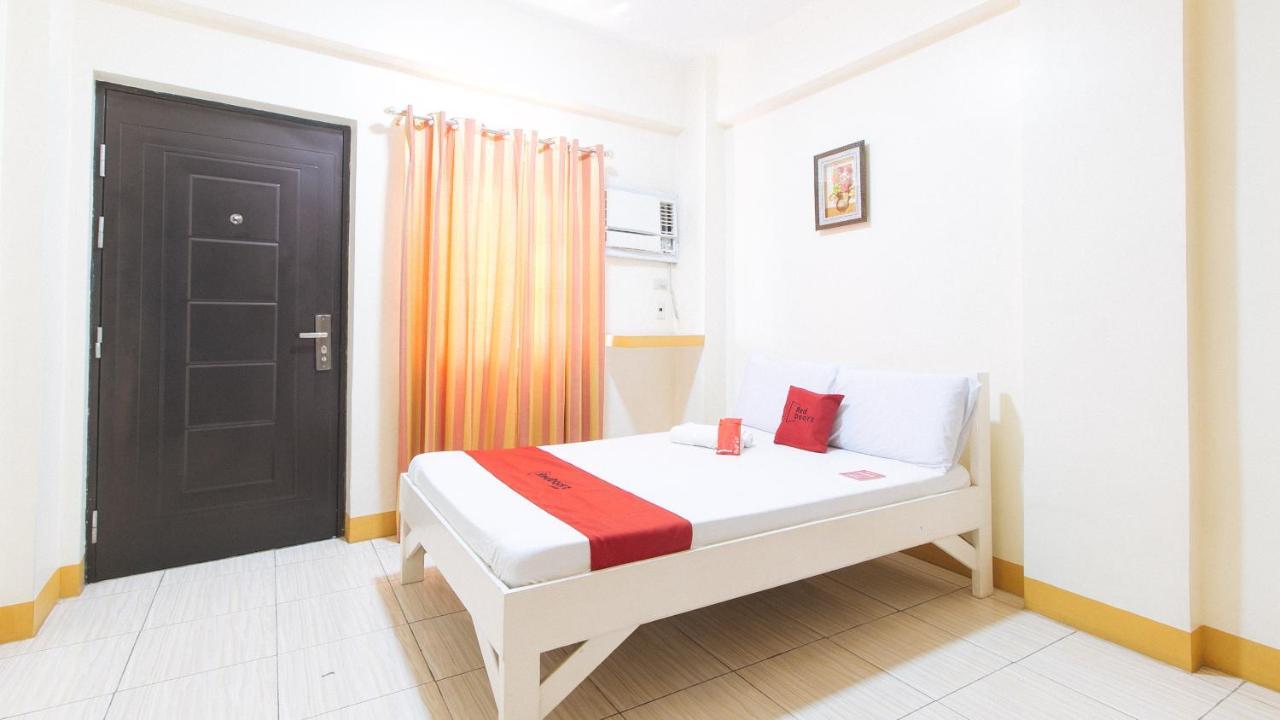 RedDoorz @ Golden Skye Hotel Guagua Buitenkant foto