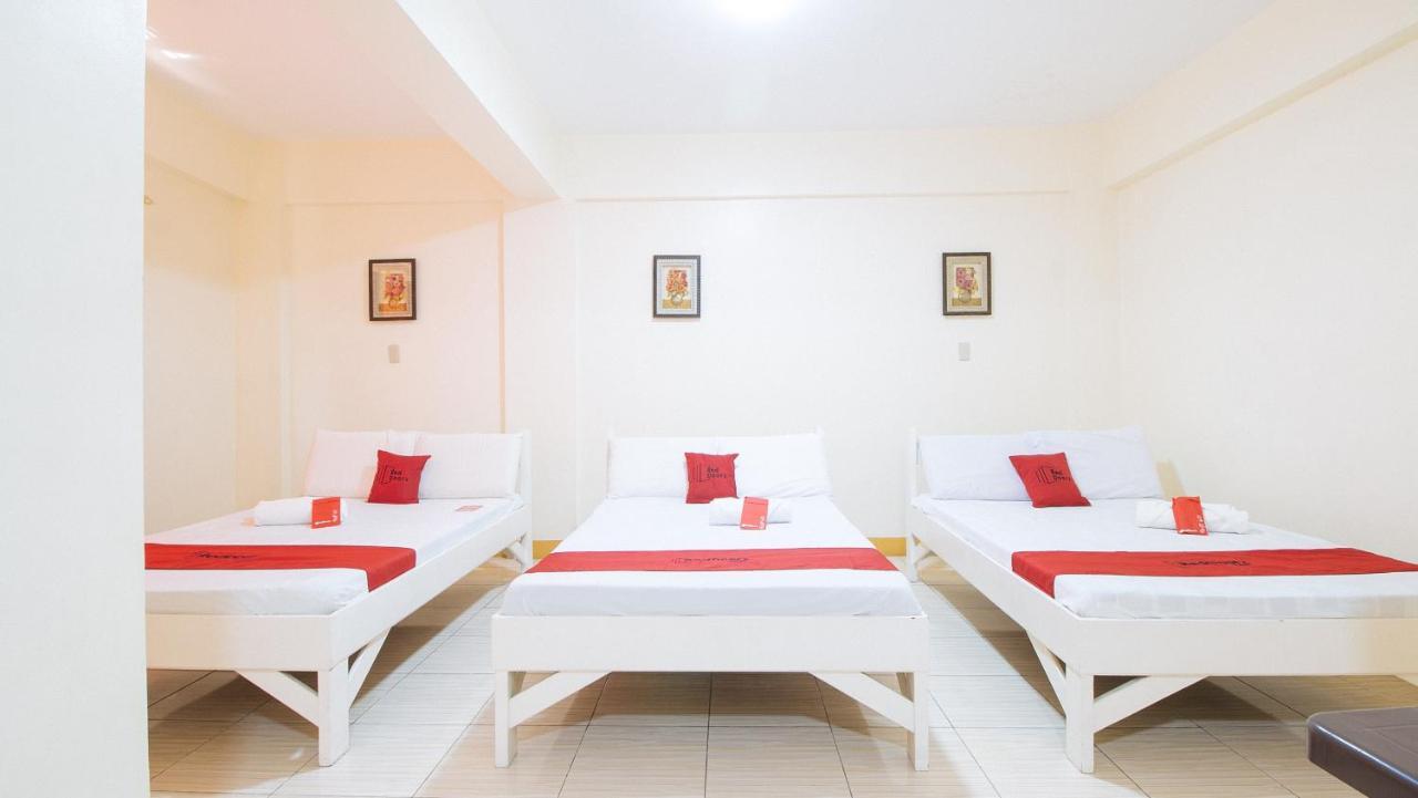 RedDoorz @ Golden Skye Hotel Guagua Buitenkant foto