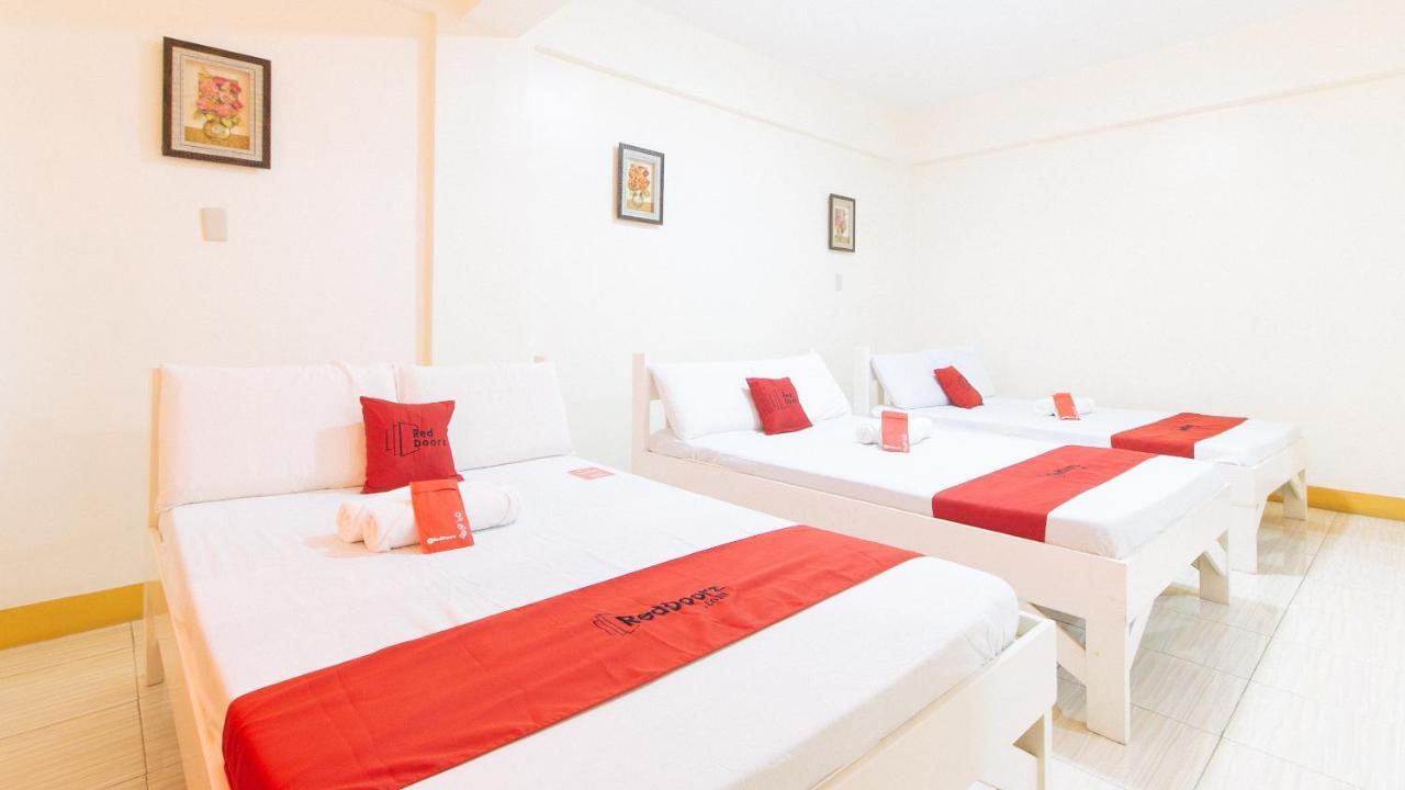 RedDoorz @ Golden Skye Hotel Guagua Buitenkant foto