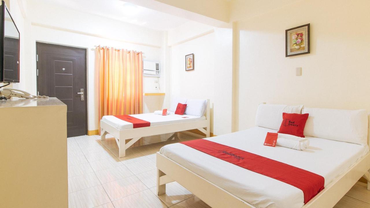 RedDoorz @ Golden Skye Hotel Guagua Buitenkant foto