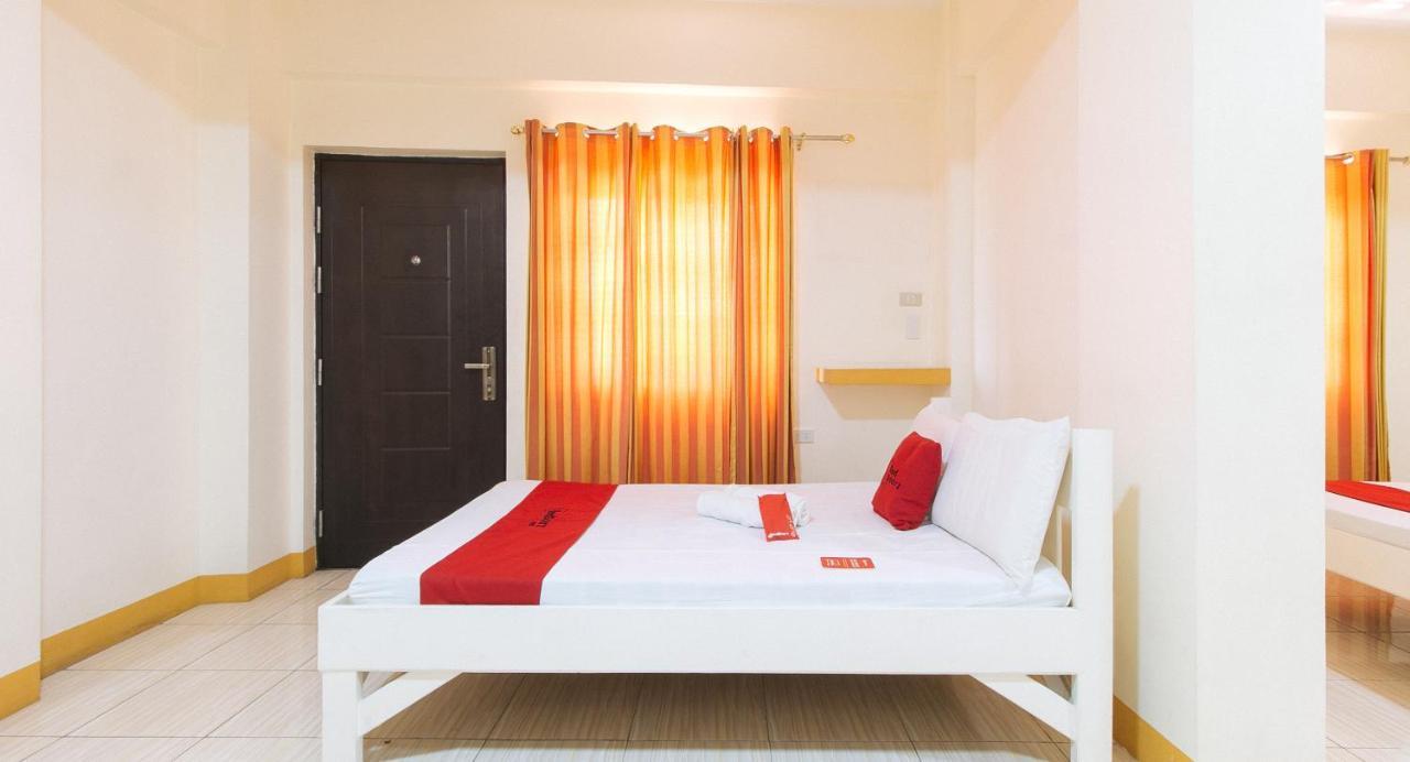 RedDoorz @ Golden Skye Hotel Guagua Buitenkant foto