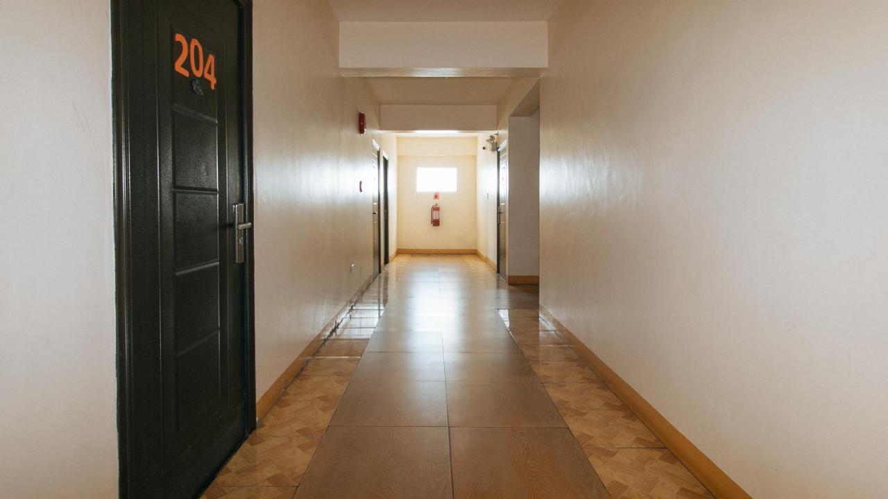 RedDoorz @ Golden Skye Hotel Guagua Buitenkant foto