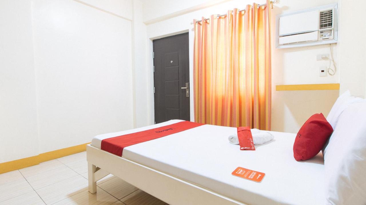 RedDoorz @ Golden Skye Hotel Guagua Buitenkant foto