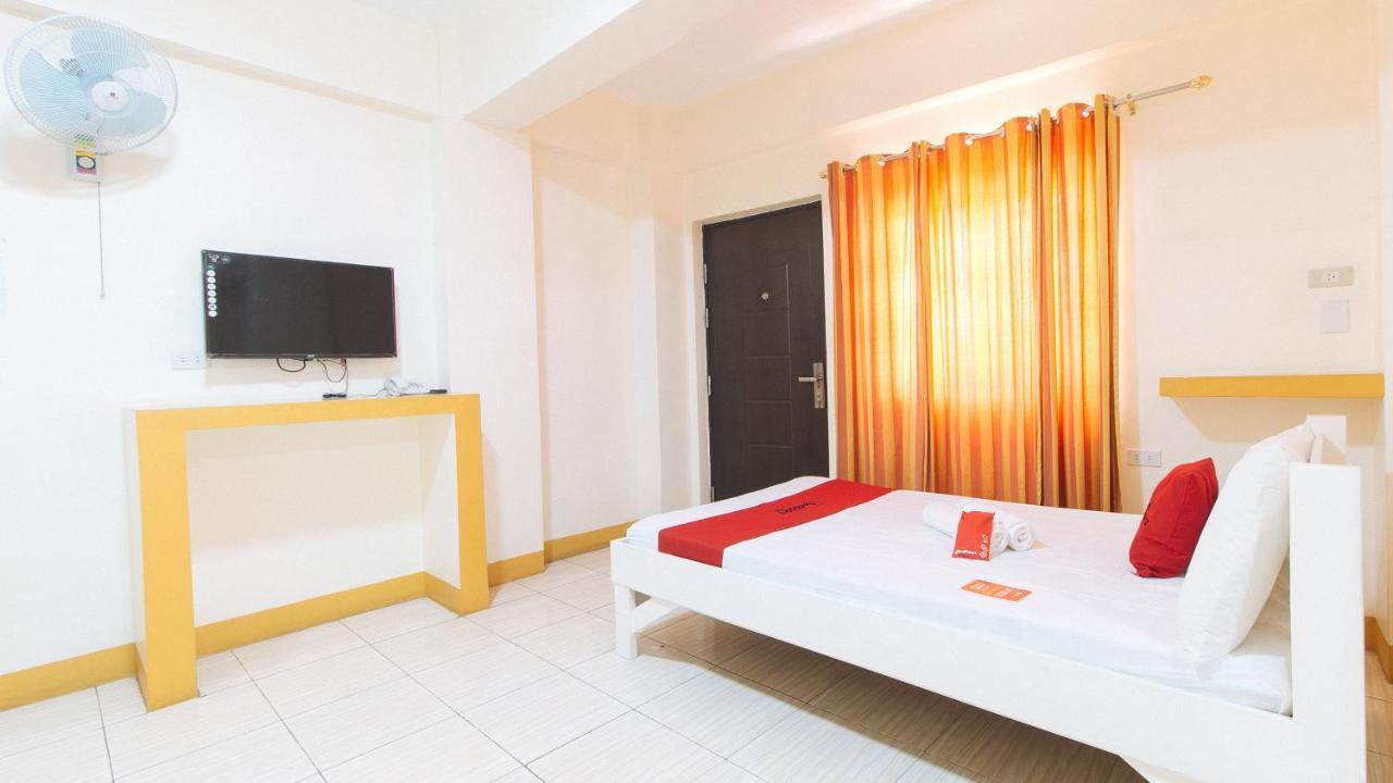 RedDoorz @ Golden Skye Hotel Guagua Buitenkant foto